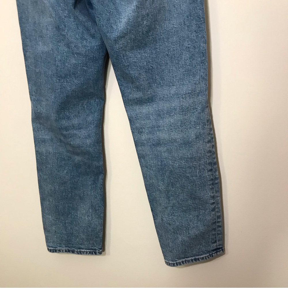 Express Mom Jean Super High Rise Size 2 Light Wash Distressed Denim - Picture 5 of 12